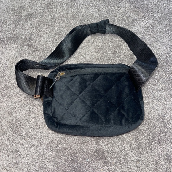 New Black Quilted Velvet Belt Bag Wantable - Picture 4 of 4